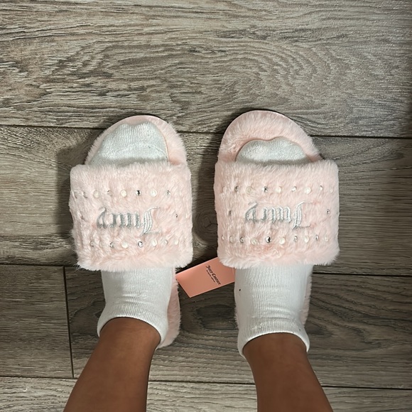 Soft Pink Juicy Couture Slippers💗 - Picture 7 of 7